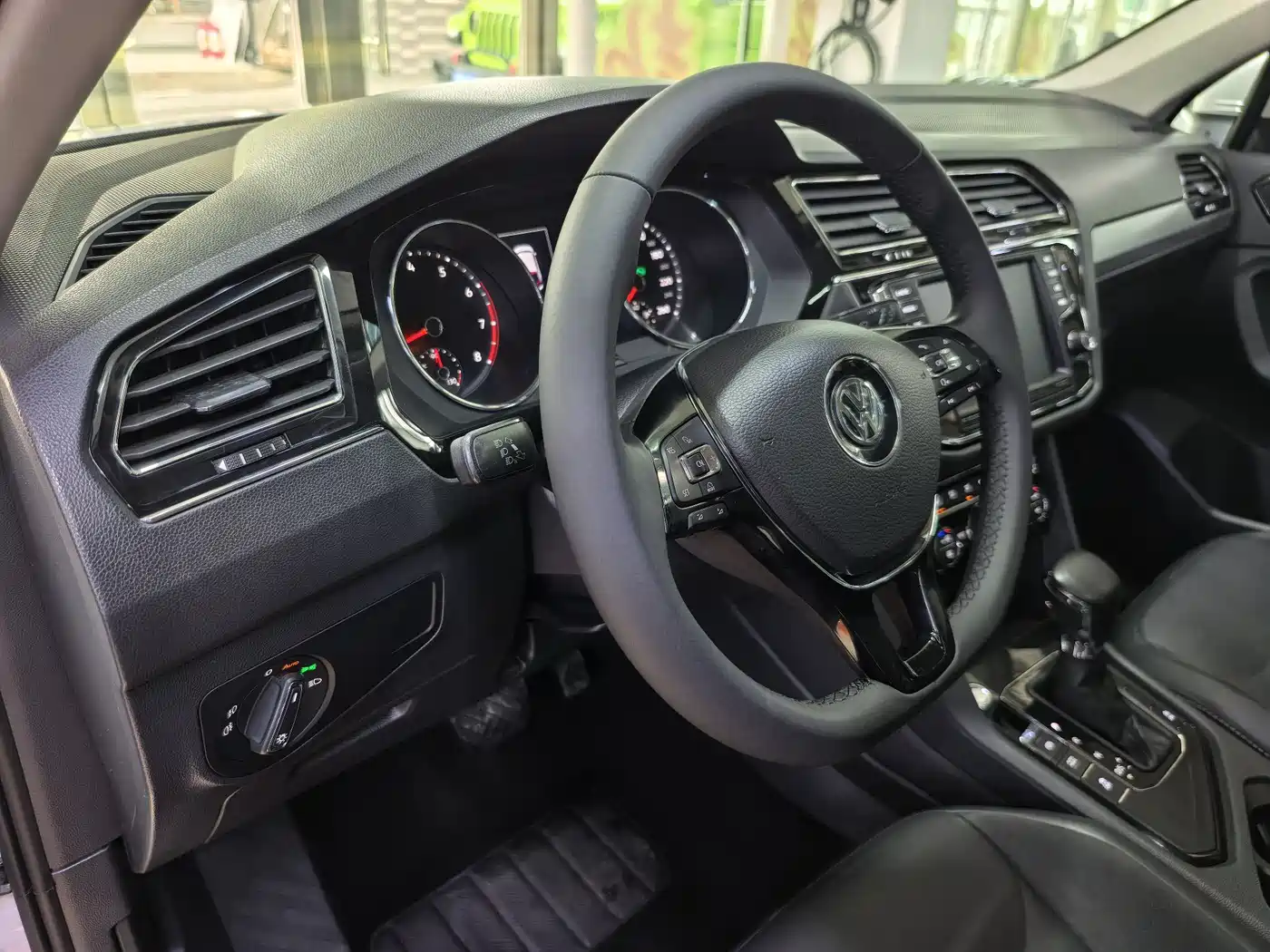 Volkswagen Tiguan L 2018 380TSI Automatic AWD Luxury Edition фото 8