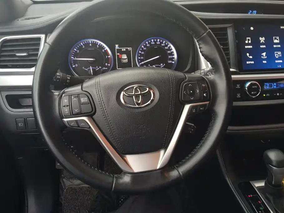 TOYOTA HIGHLANDER