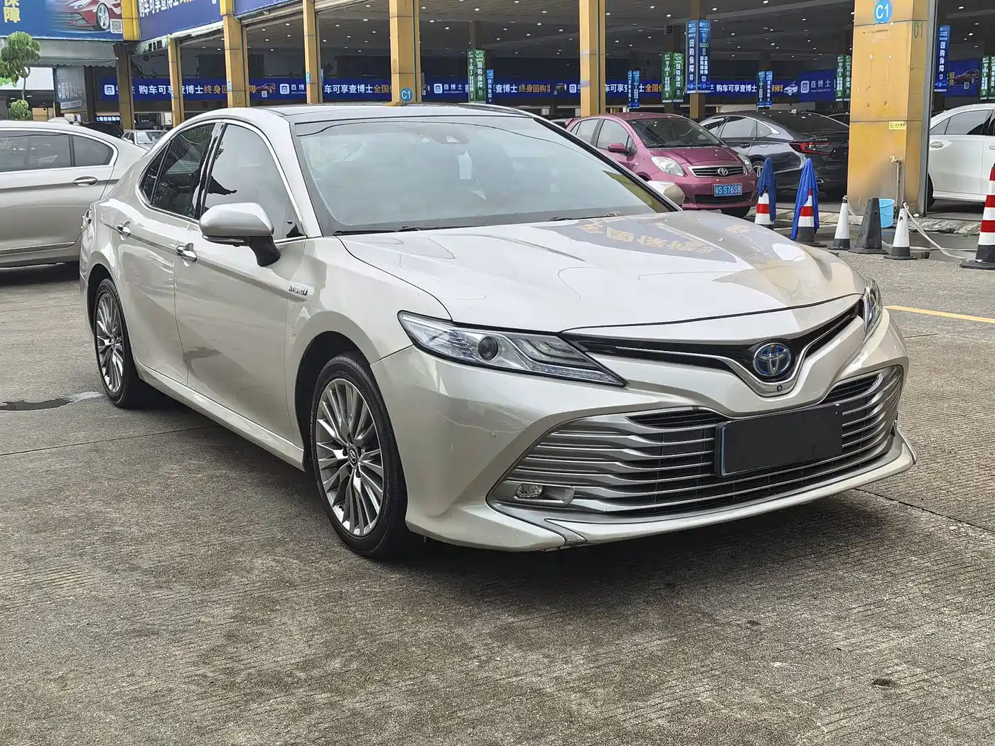 Фото 3 - Toyota Camry