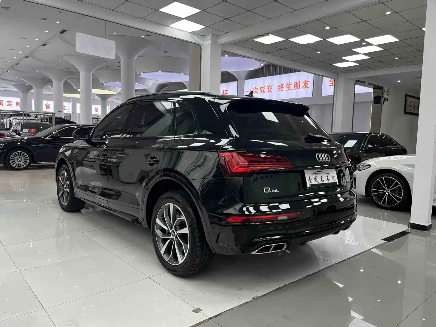 Audi Q5L 2023 40T Luxury Dynamic фото 7