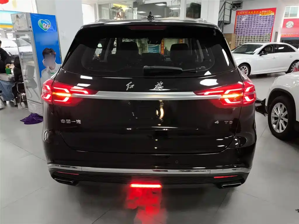 Hongqi HS5 2022 Facelift 2.0T Smart Flag Enjoyment Edition фото 6