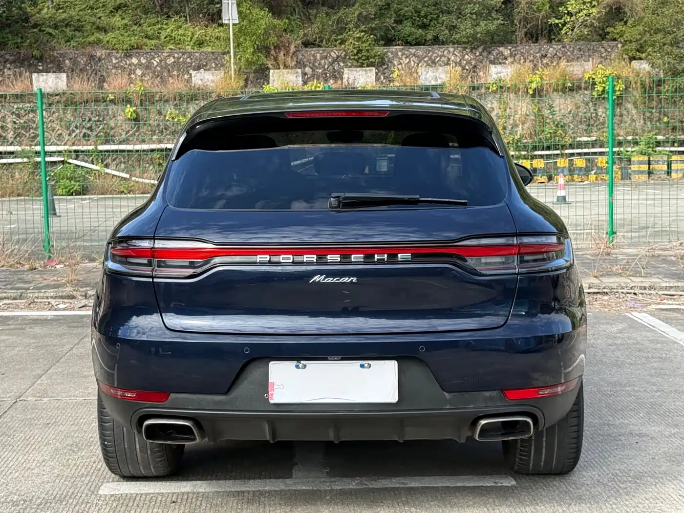 PORSCHE MACAN