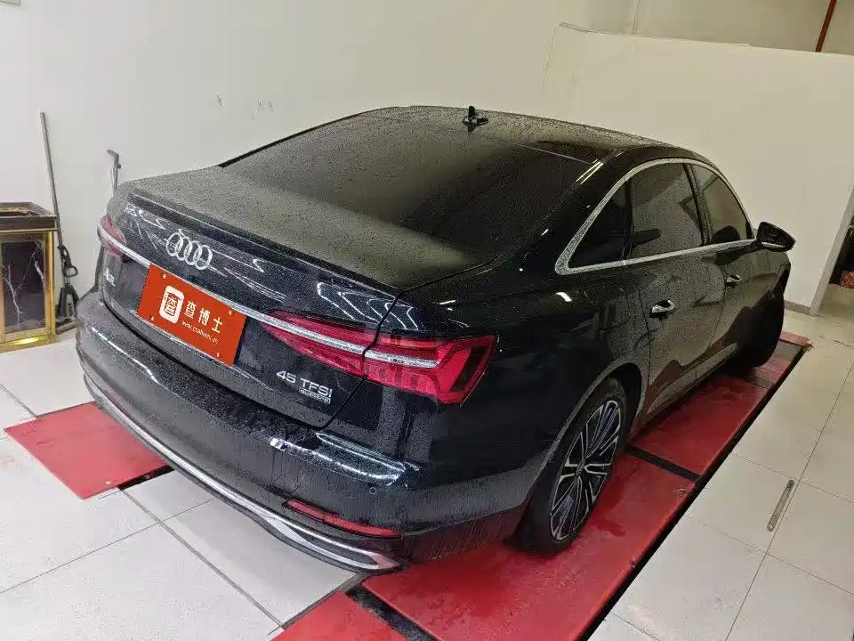Фото 6 - Audi A6L