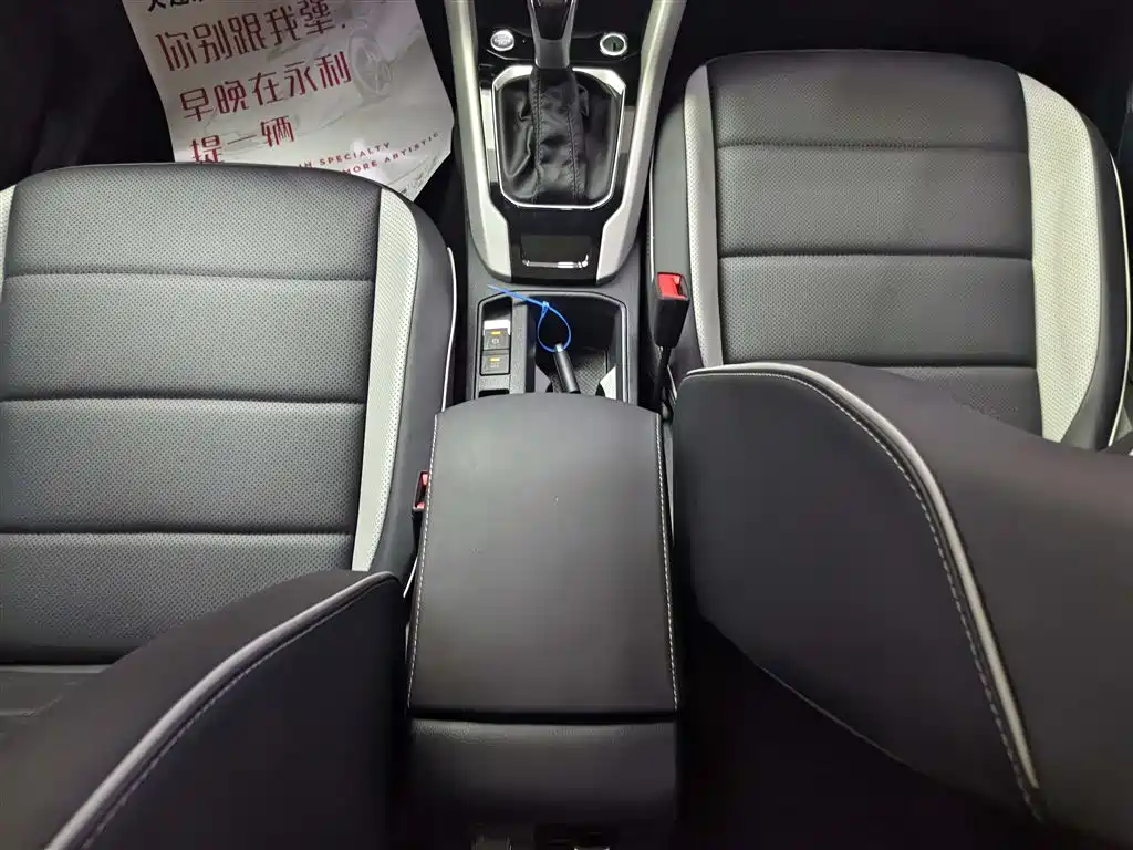 VOLKSWAGEN T-ROC EXPLORING SONGS