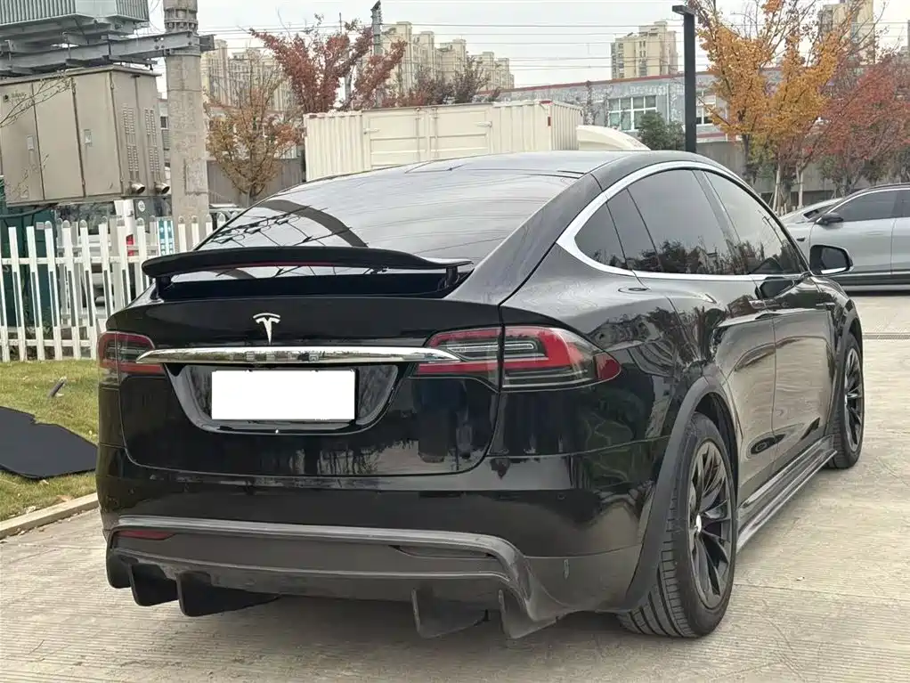 TESLA MODEL X