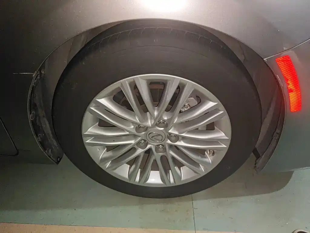 Фото 22 - Lexus ES