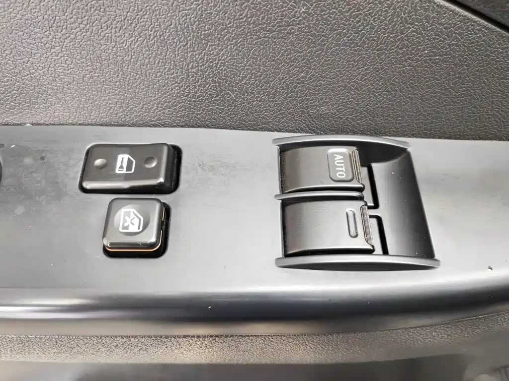 Foton Fengjing G5 2025 2023 2.0L Gasoline Commercial Travel Version Passenger Van 7/9-seater DAN20L