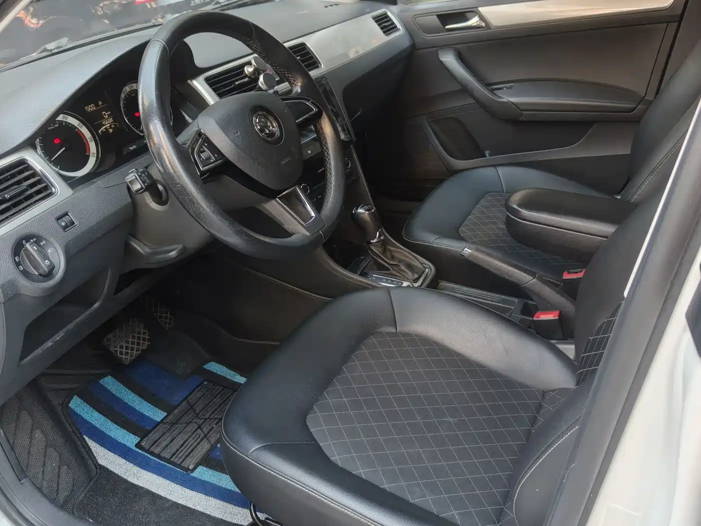 Škoda Rapid 2018 1.6L Automatic Comfort Edition фото 8