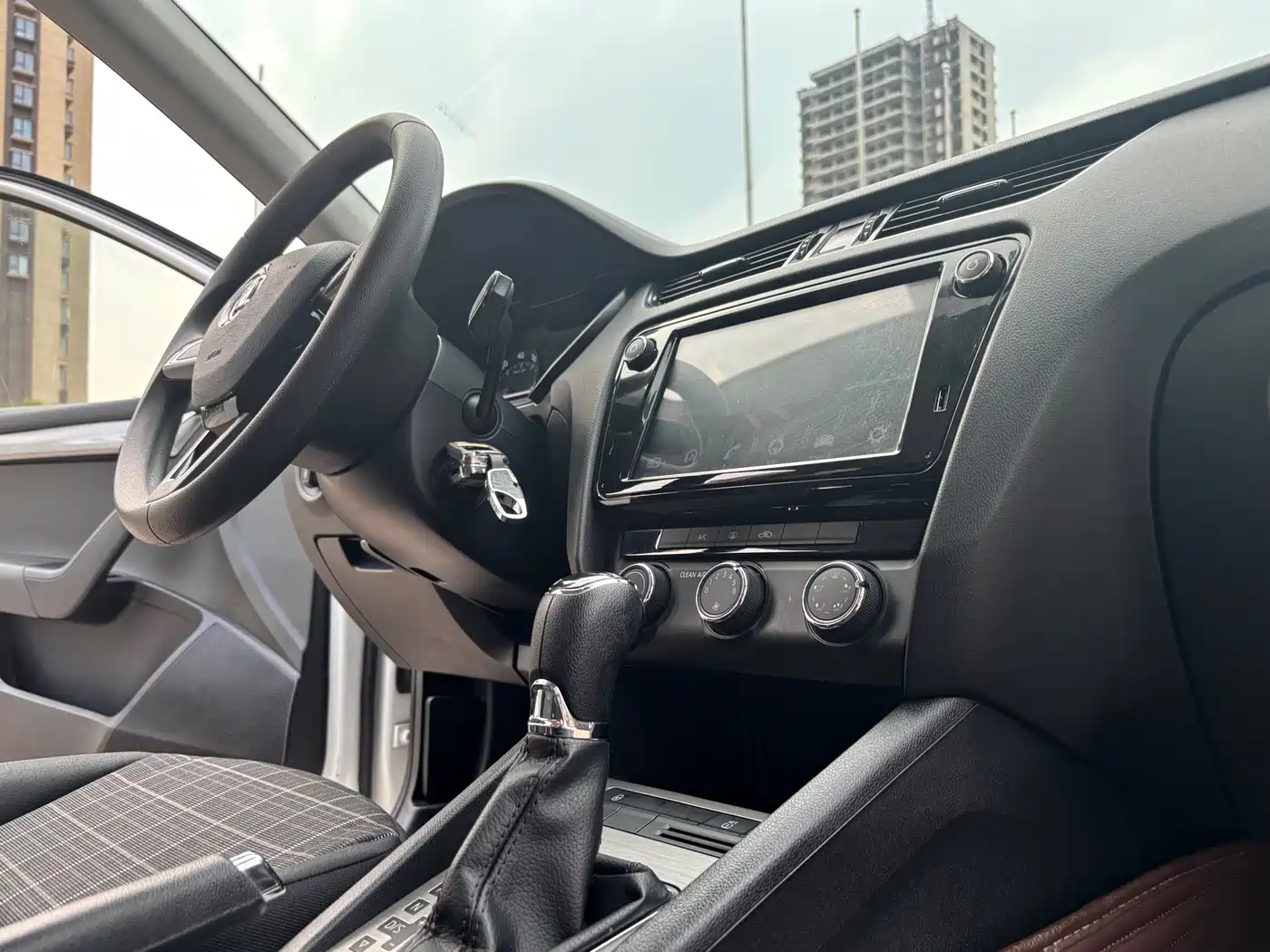 Škoda Octavia 2018 1.6L Automatic Comfort фото 14