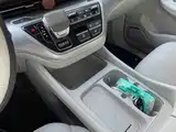 Фото 11 - Roewe iMAX8 EV