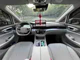 Фото 15 - Roewe iMAX8 EV