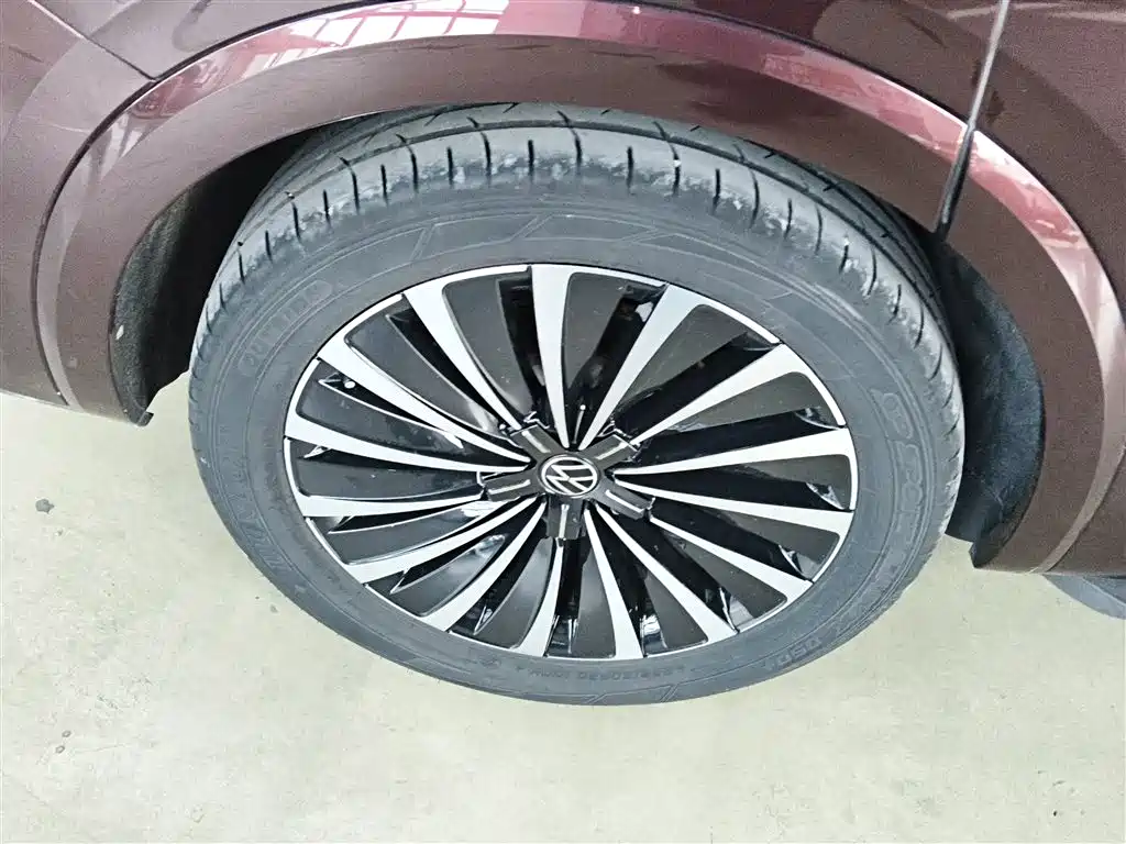 Volkswagen Viloran 2022 380TSI Premium Edition фото 21