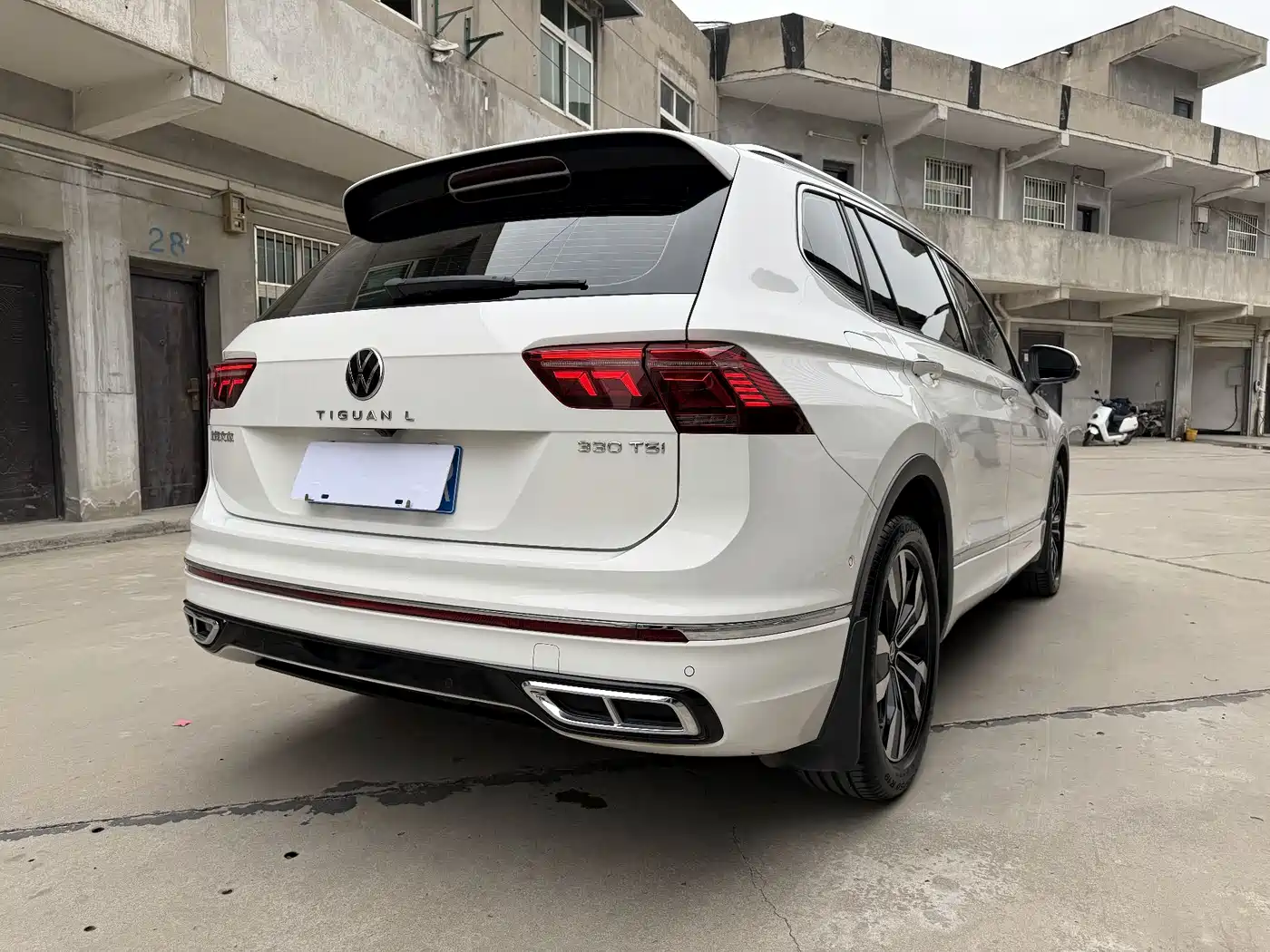 Volkswagen Tiguan L 2022 330TSI Auto 2WD R-Line Premium Edition фото 14