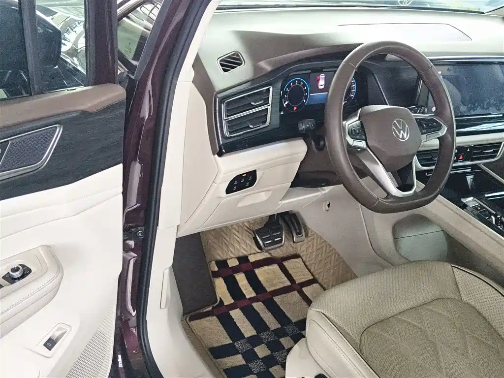 Volkswagen Viloran 2022 380TSI Premium Edition фото 9
