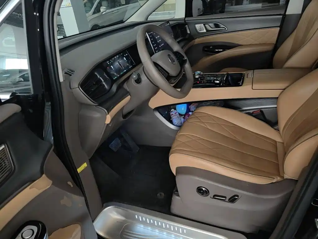 Denza D9 2023 2022 DM-i 970 All-Wheel Drive Honor Edition