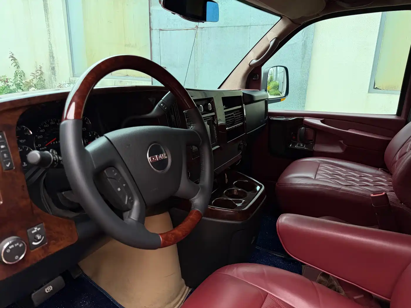 GMC Savana 2010 2011 Model 6.0L Business Star 7-seater