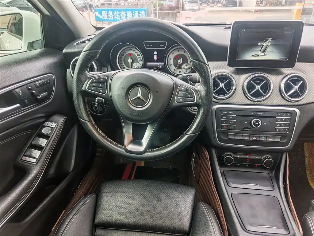 Mercedes-Benz GLA 2016 GLA 200 Dynamic фото 10