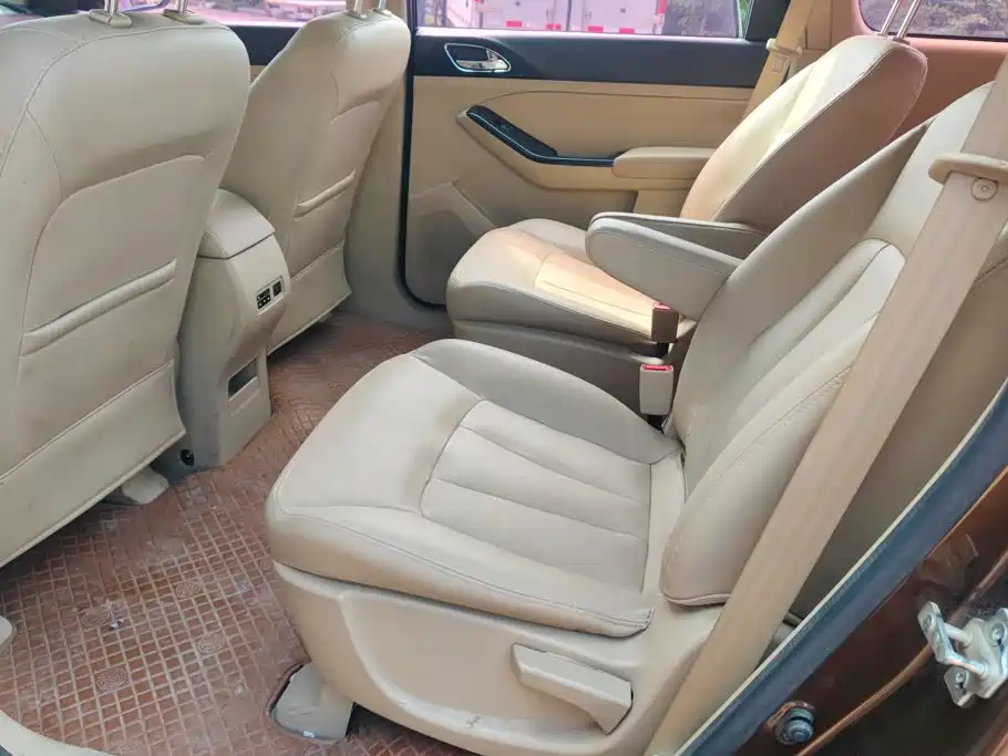 Baojun 730 2015 2014 1.5L Manual Luxury Navigation ESP Edition 7-Seater