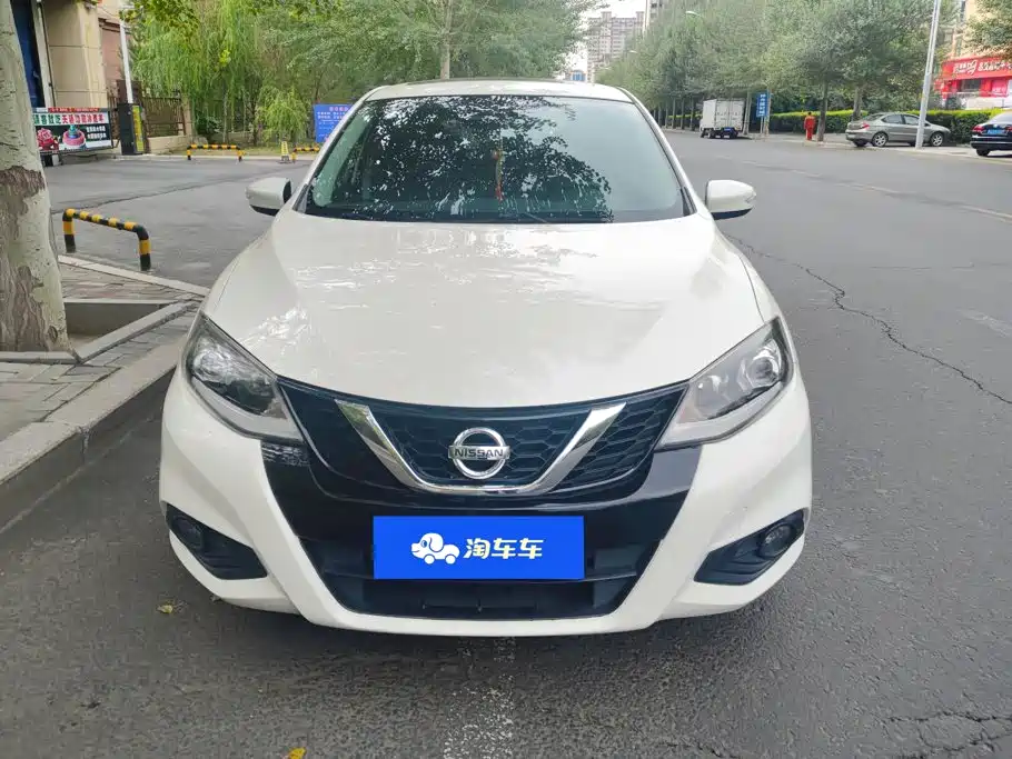 Photo 2 - Nissan Tiida