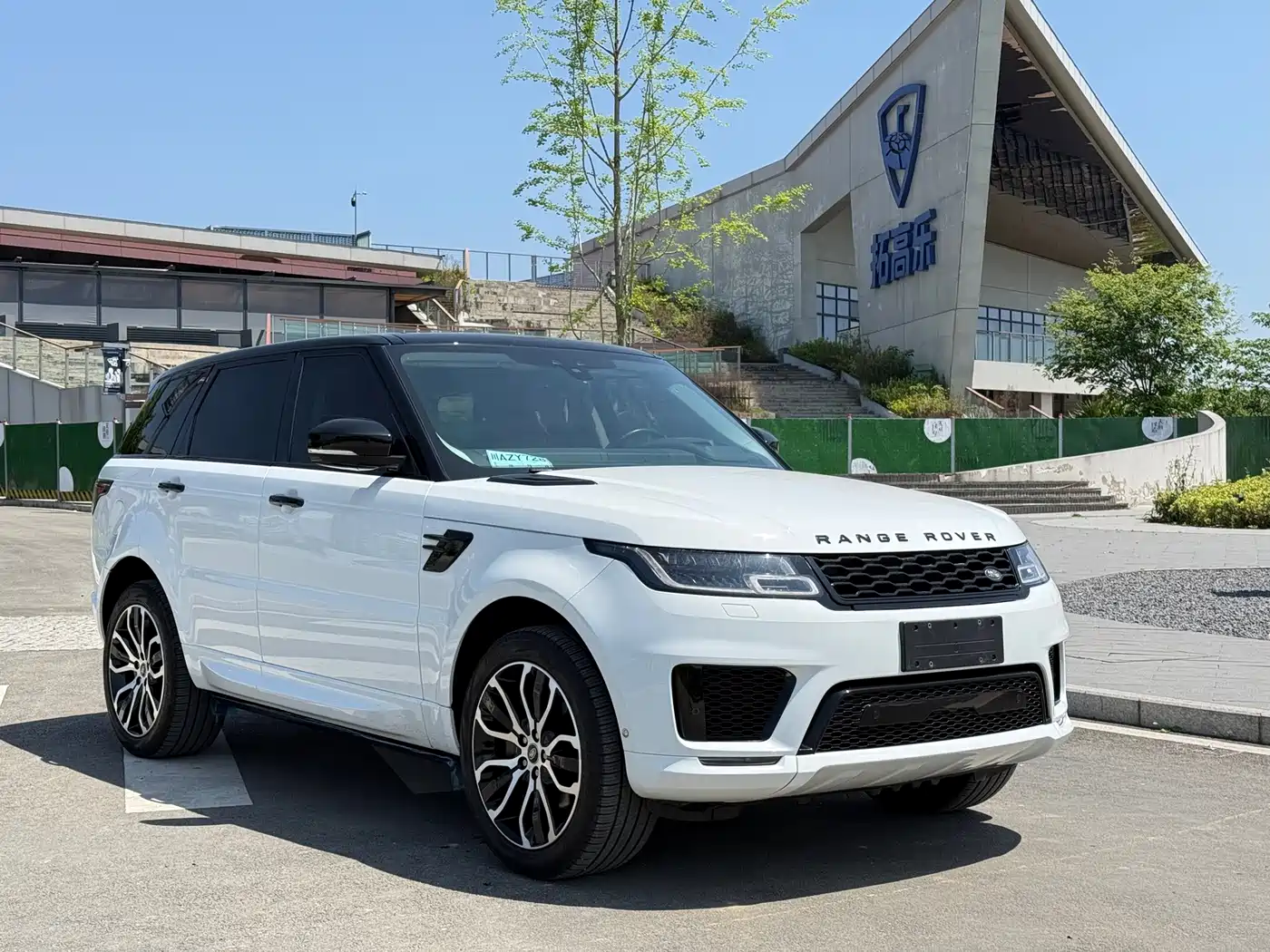 Land Rover Range Rover Sport 2022 3.0 L6 Gloss Black Edition фото 3