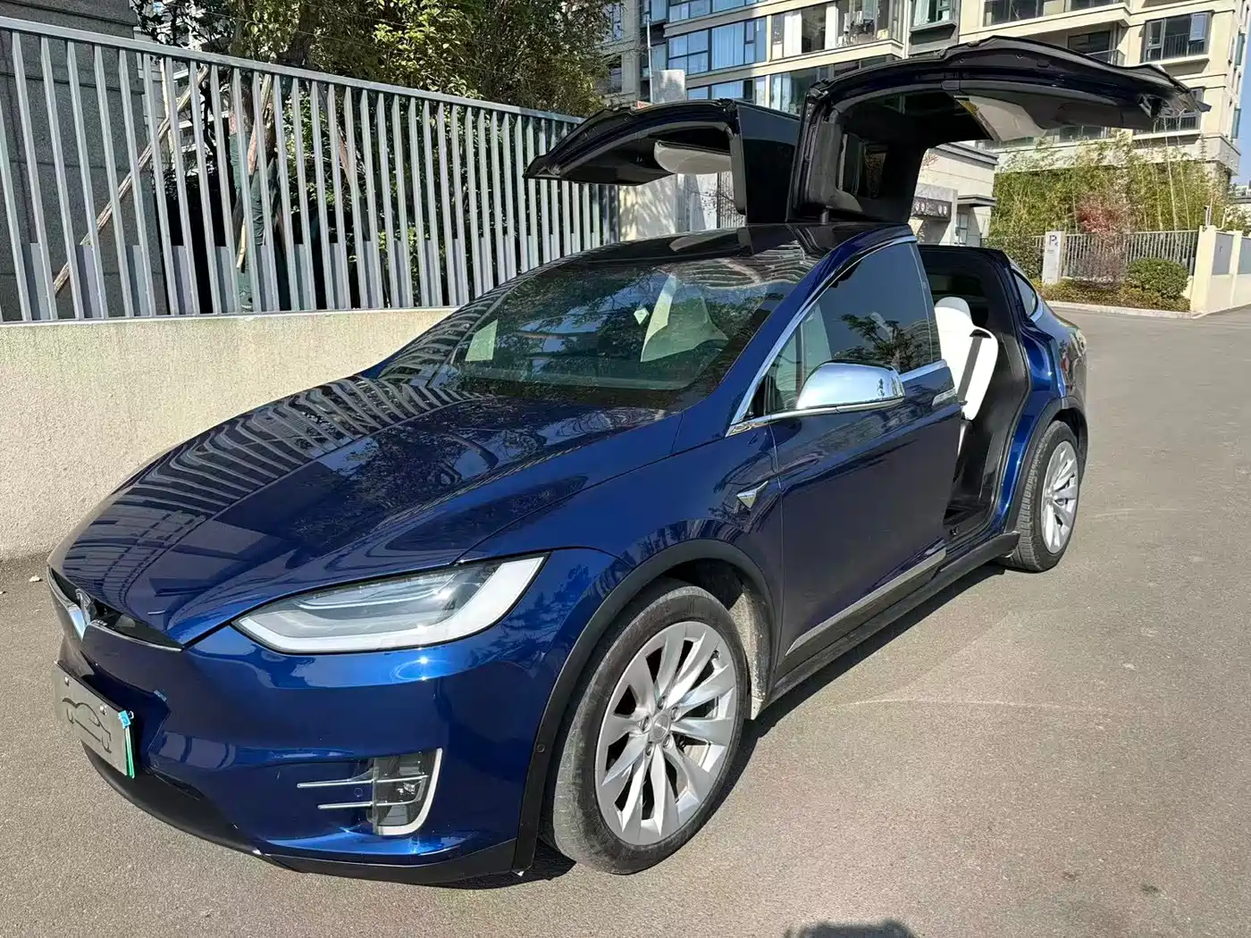 TESLA MODEL X