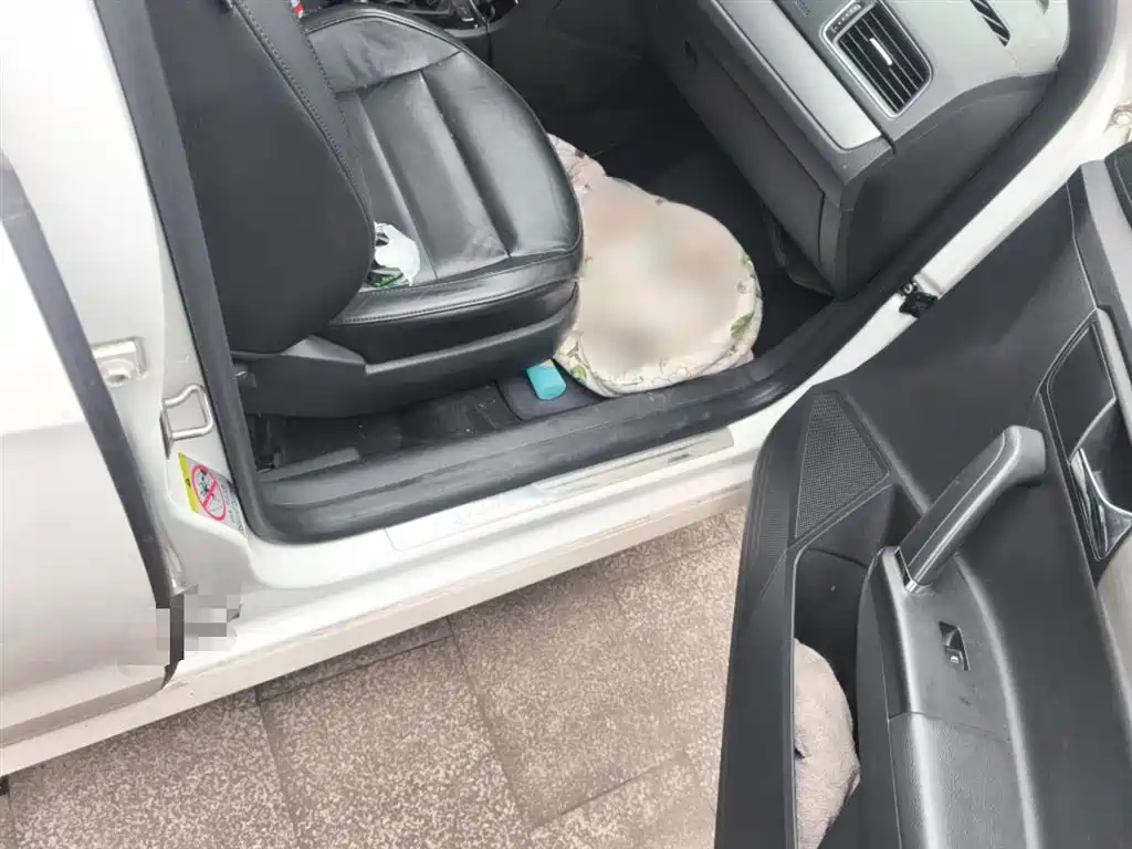 Volkswagen Lavida 2013 Facelift Classic 1.6L Automatic Comfort фото 20