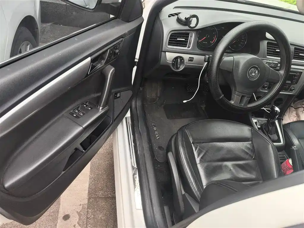 Volkswagen Lavida 2013 Facelift Classic 1.6L Automatic Comfort фото 14