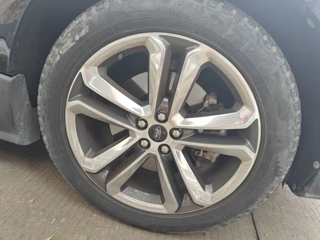 Фото 24 - Ford Edge