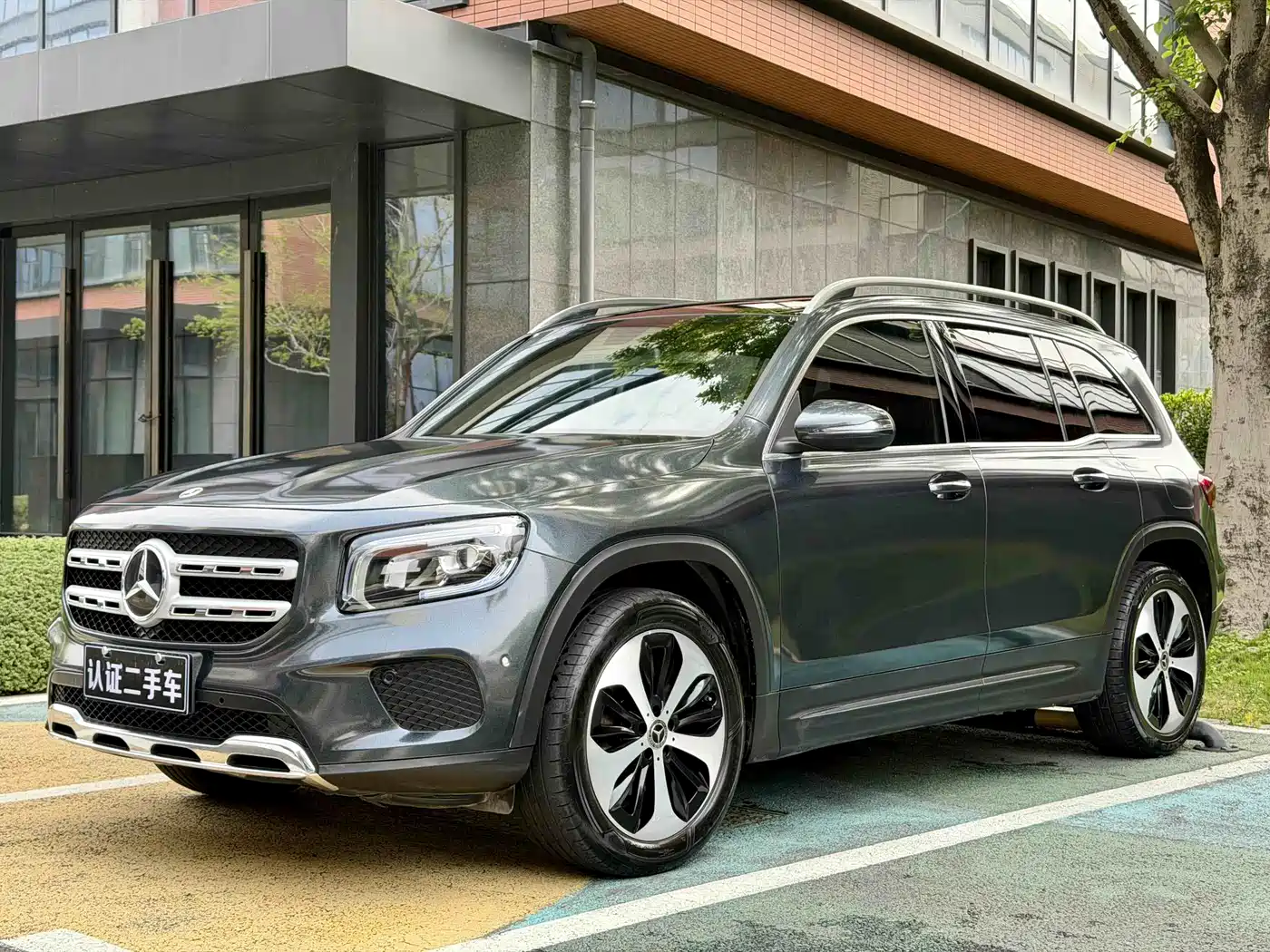 MERCEDES-BENZ GLB