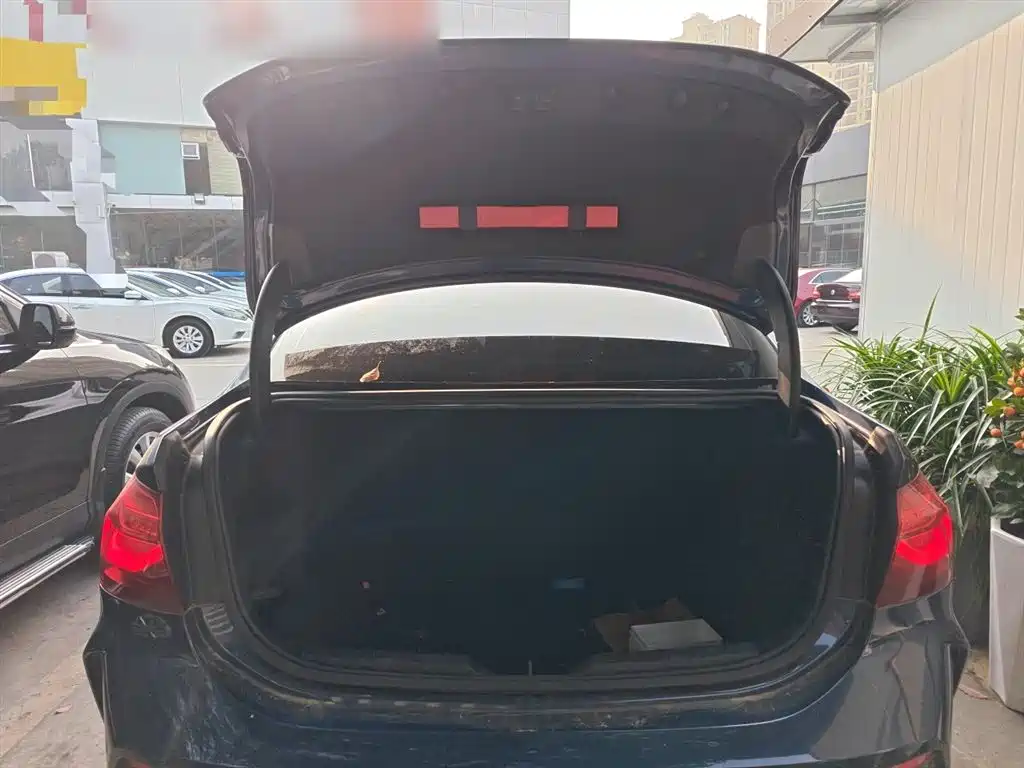 BMW 1 Series 2023 125i M Sport Shadow Edition фото 16