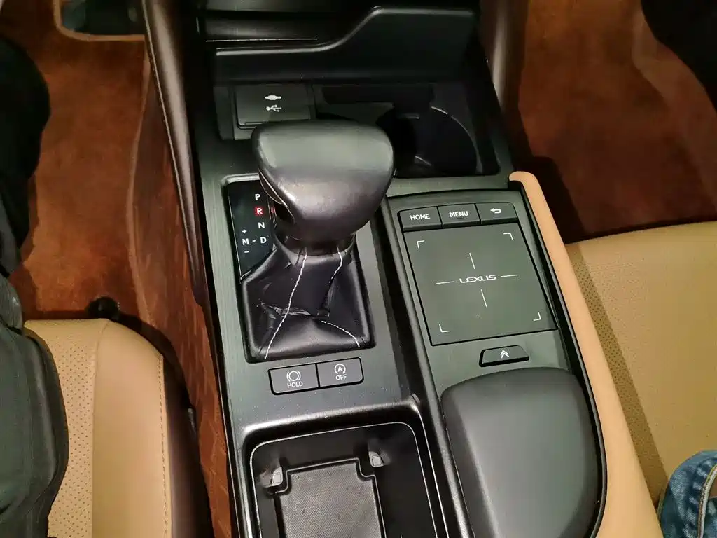 صورة 7 - Lexus ES