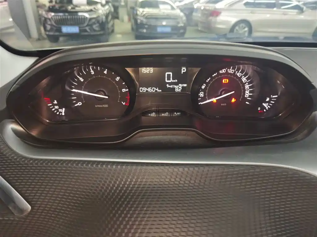 Peugeot 2008 2014 1.6L Automatic Trend Edition фото 12