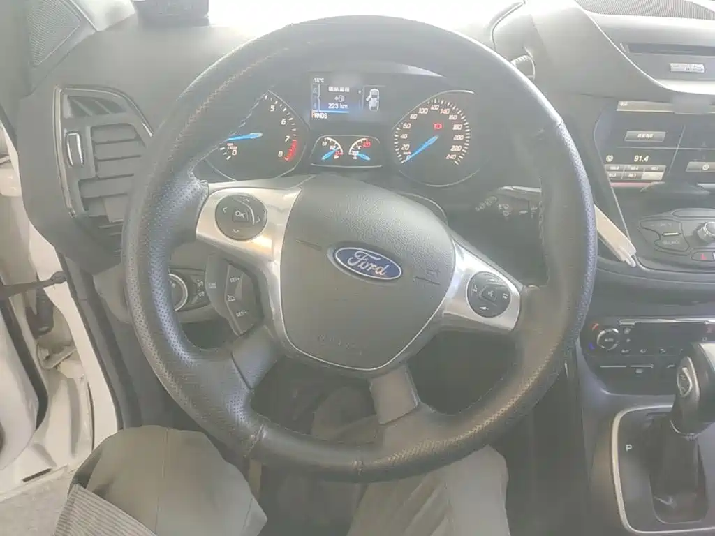 Фото 11 - Ford Kuga