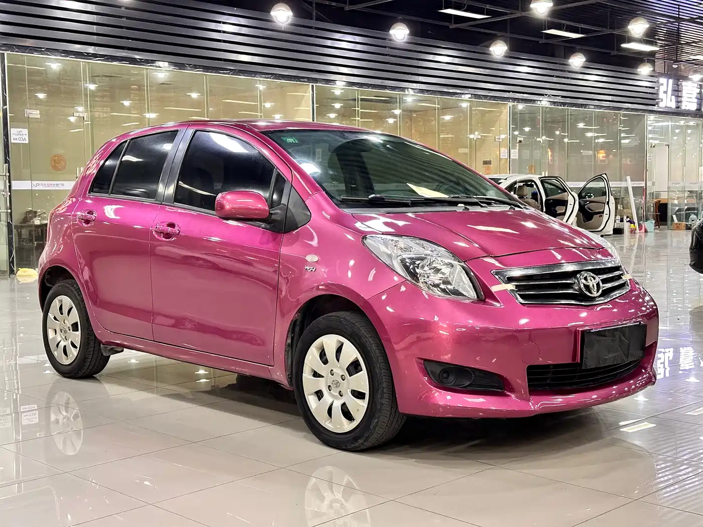 Toyota Yaris 2011 1.6E Auto Charm Edition фото 3