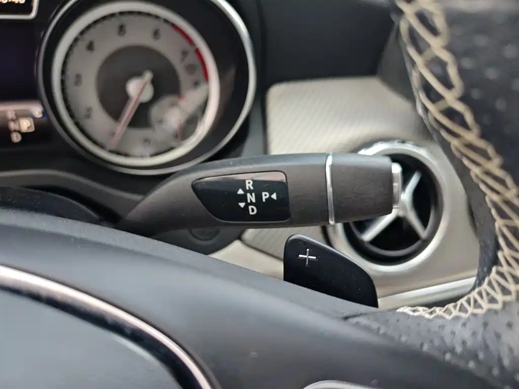 Mercedes-Benz GLA 2016 GLA 200 Dynamic фото 14