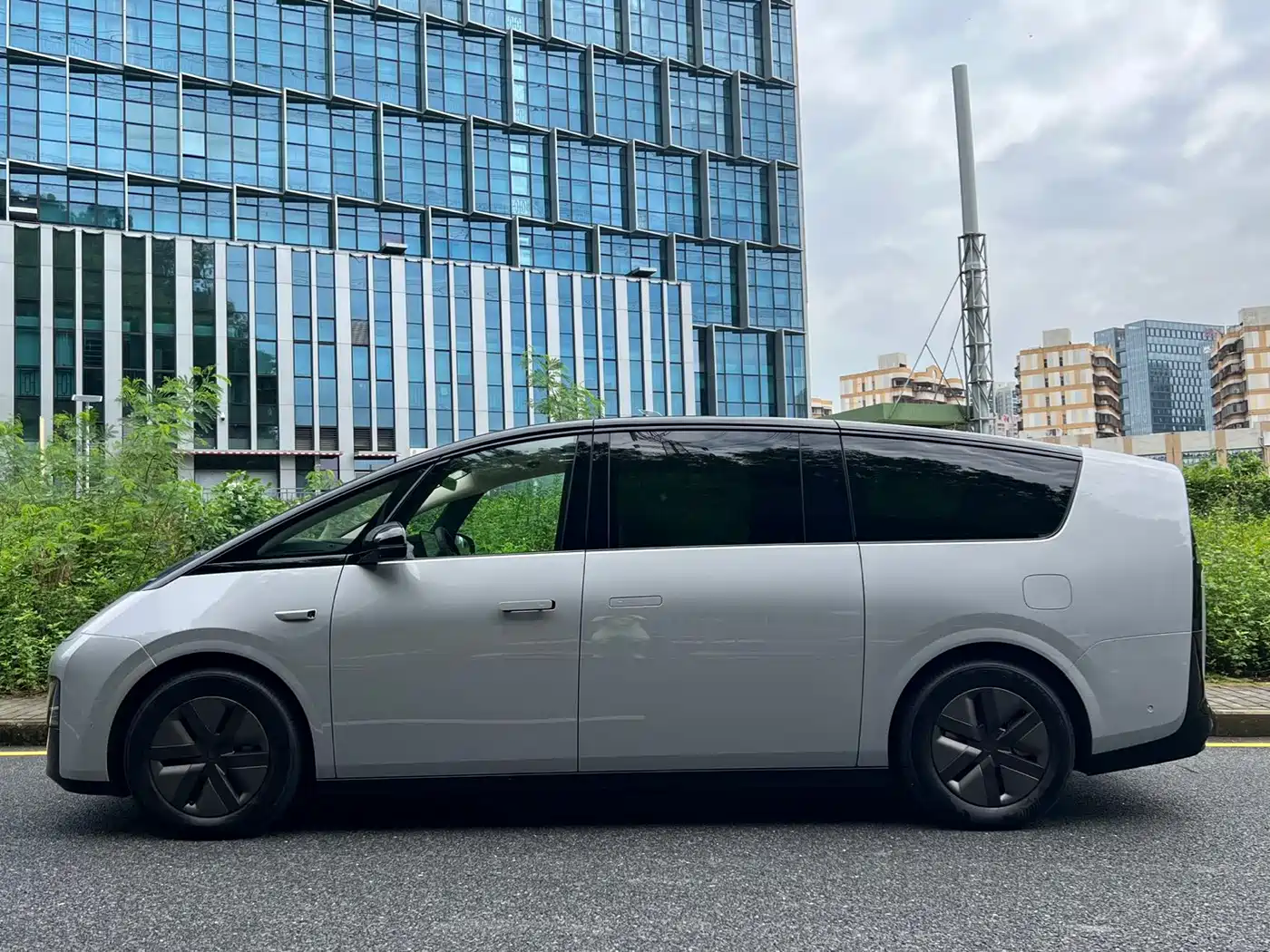 2026 Li Auto MEGA