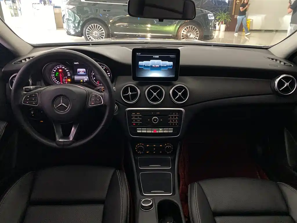 Mercedes-Benz GLA 2017 GLA 200 Dynamic фото 17
