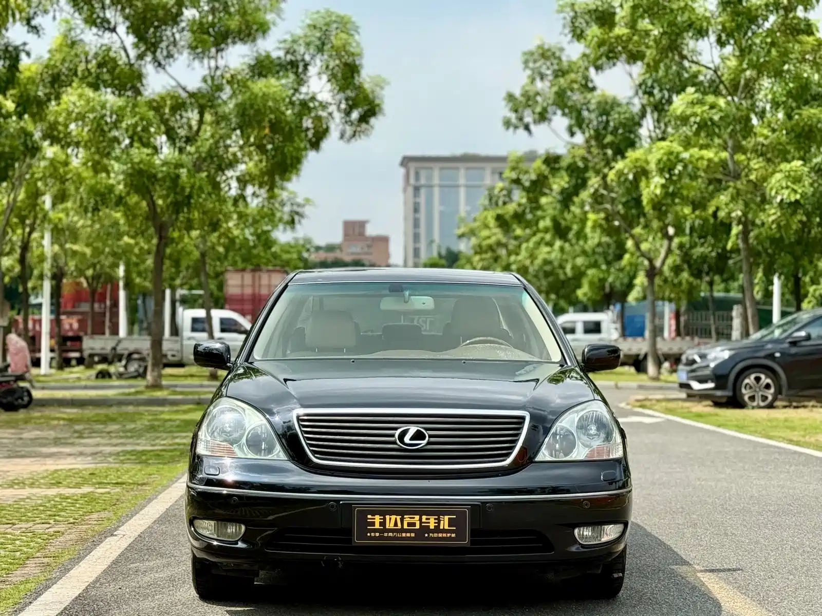 Фото 2 - Lexus LS