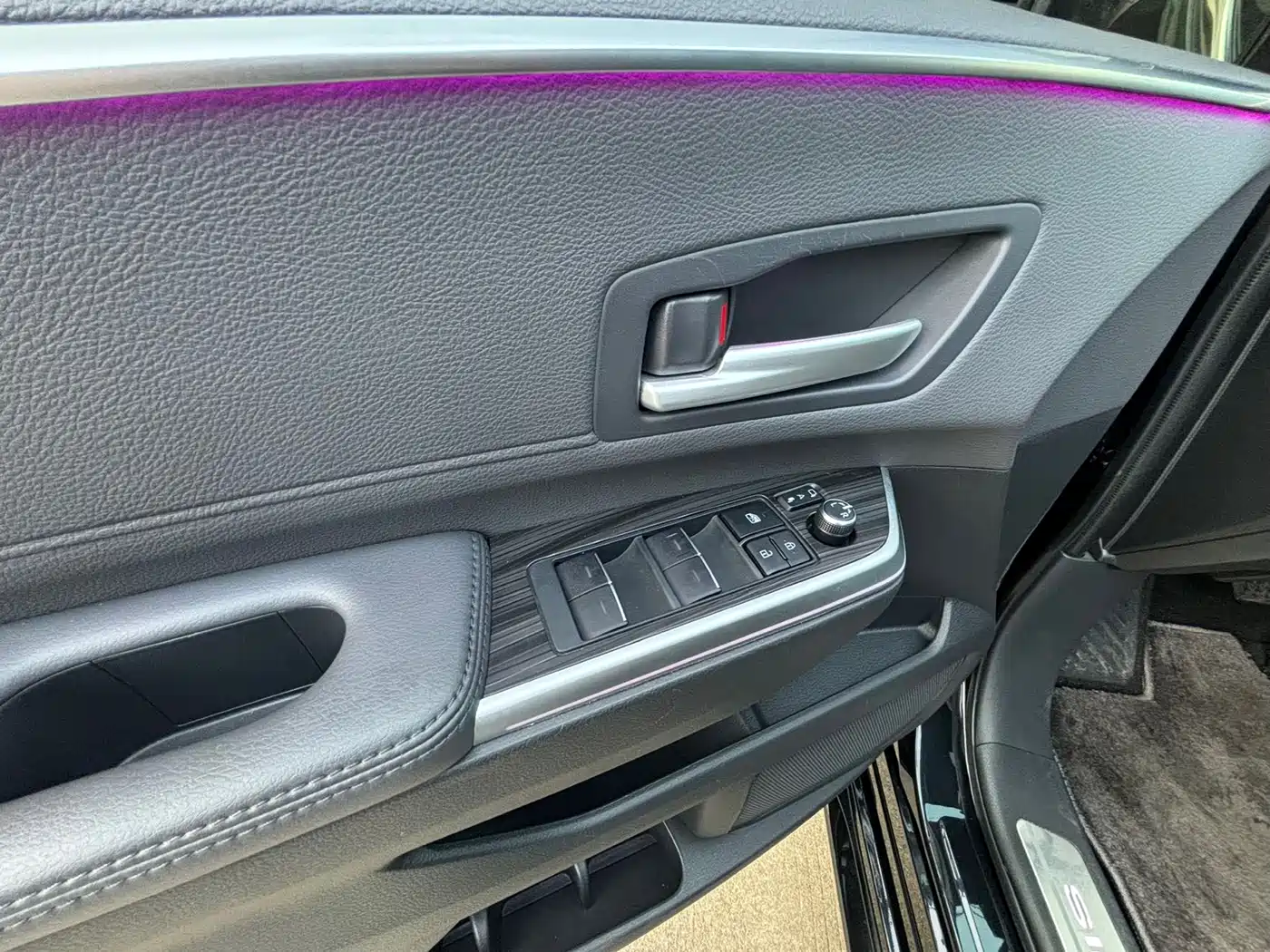 Toyota Sienna 2023 2.5L Hybrid Premium Edition фото 18