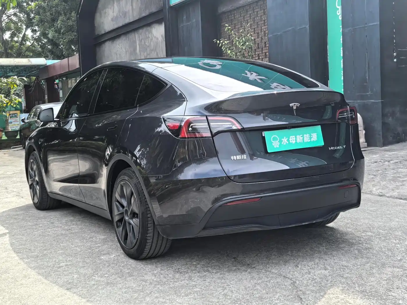 TESLA MODEL Y