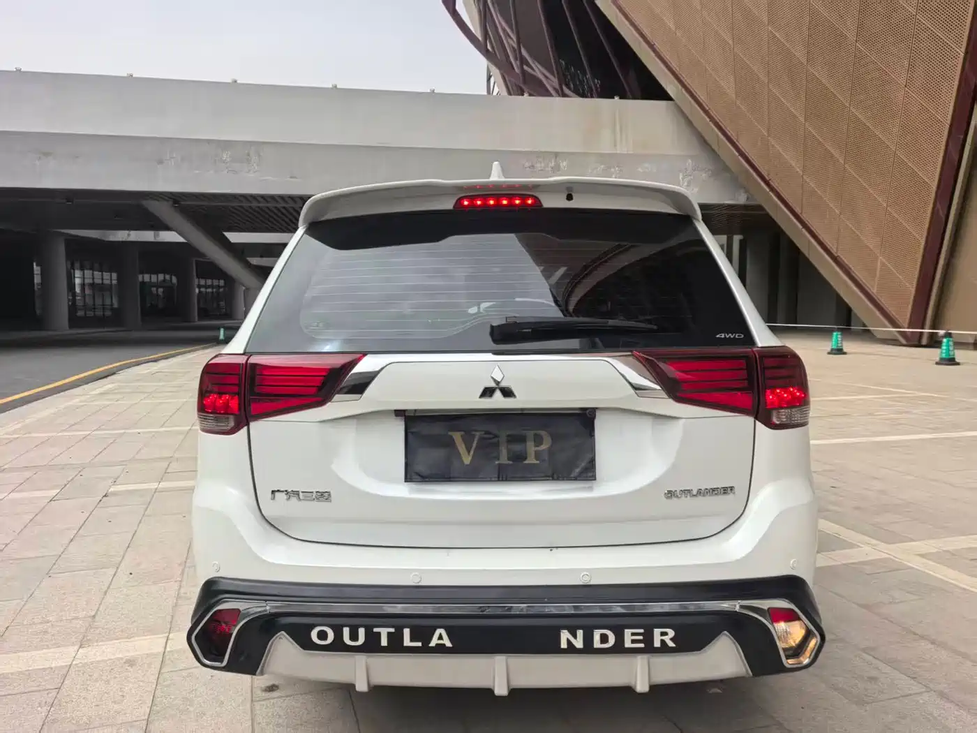 MITSUBISHI OUTLANDER