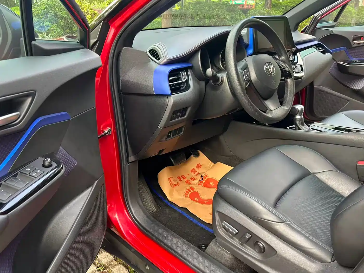 Toyota C-HR 2020 Model 2.0L Leading фото 12