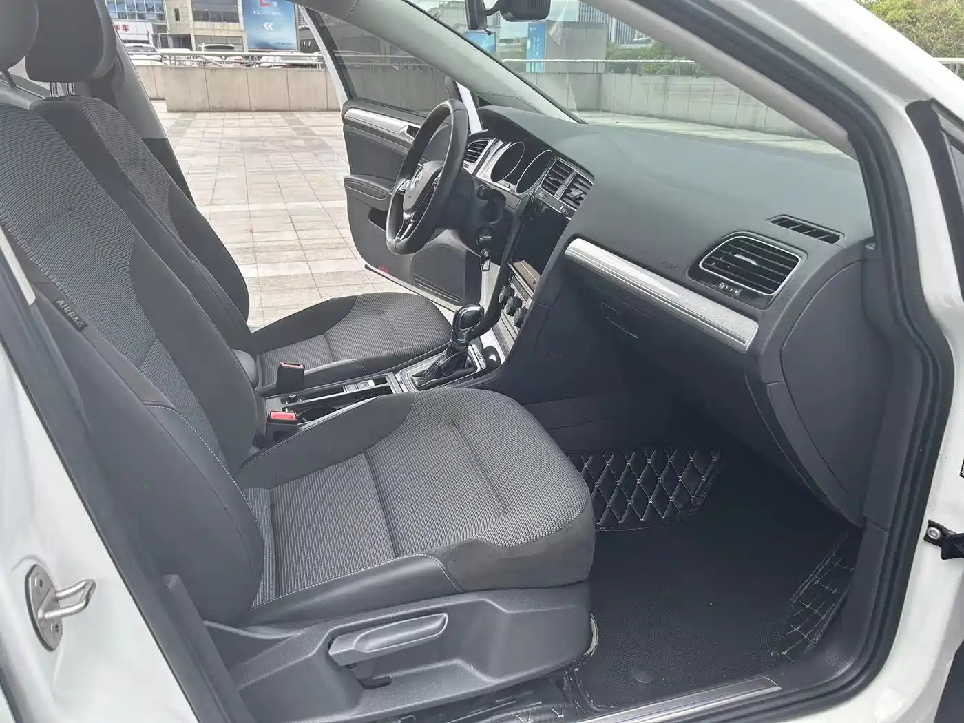 VOLKSWAGEN GOLF*PURE ELECTRICITY