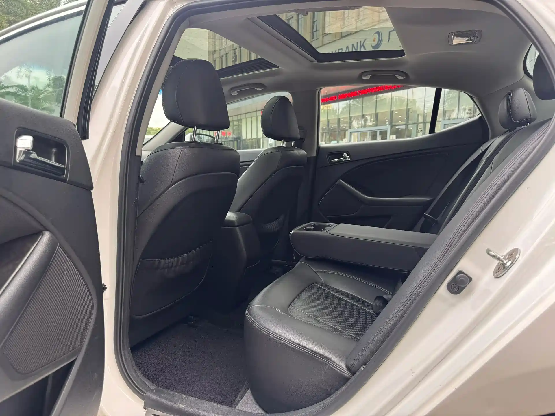 Фото 7 - Kia K5