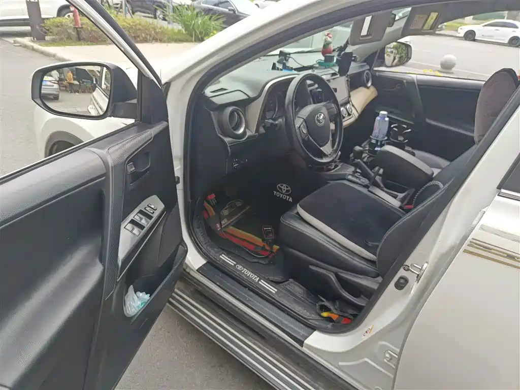 Toyota RAV4 Rongfang 2016 2.0L CVT 2WD Urban (China V) фото 16