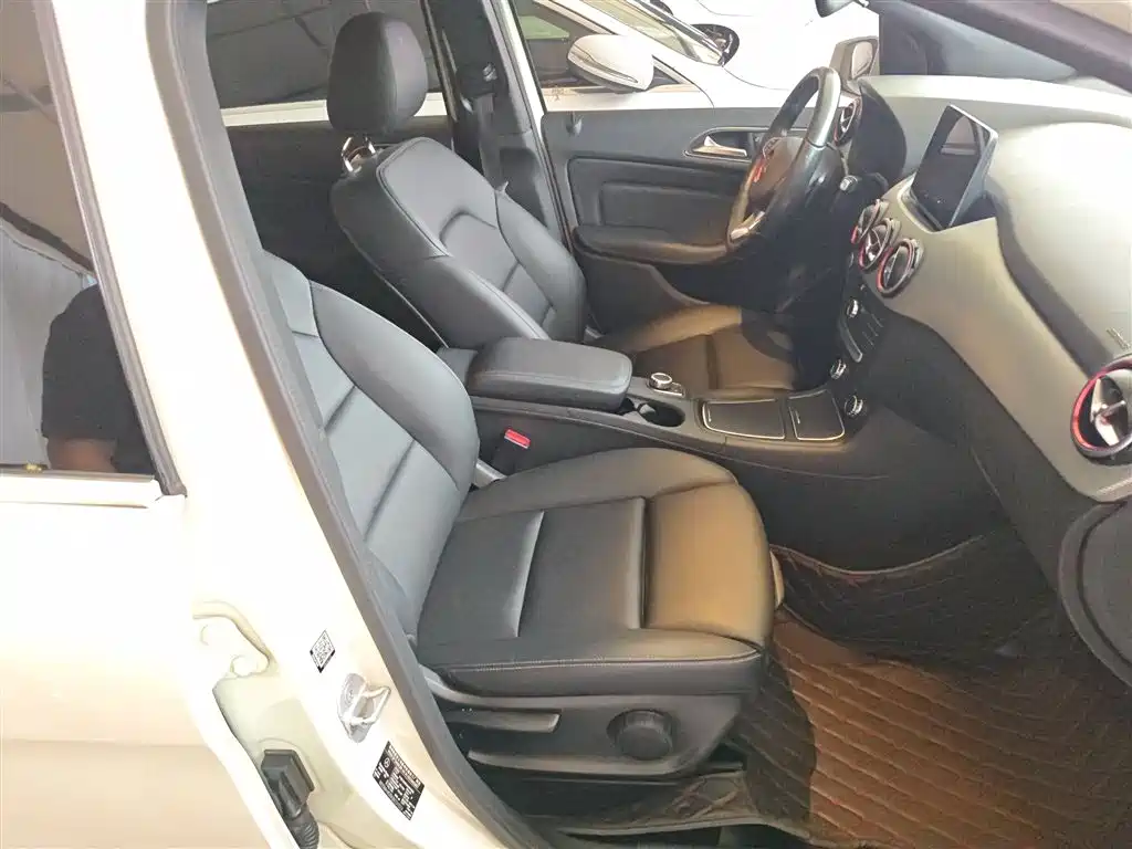 Mercedes-Benz B-Class 2017 B 200 Dynamic фото 16