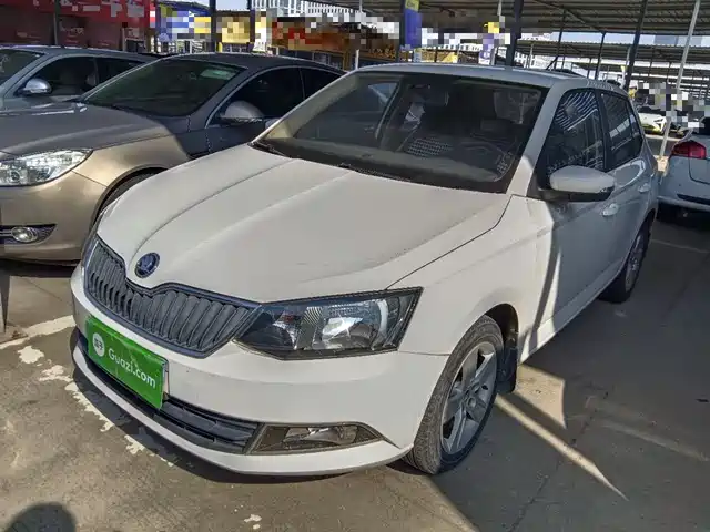 Škoda Fabia 2015 1.6L Automatic Innovation Edition