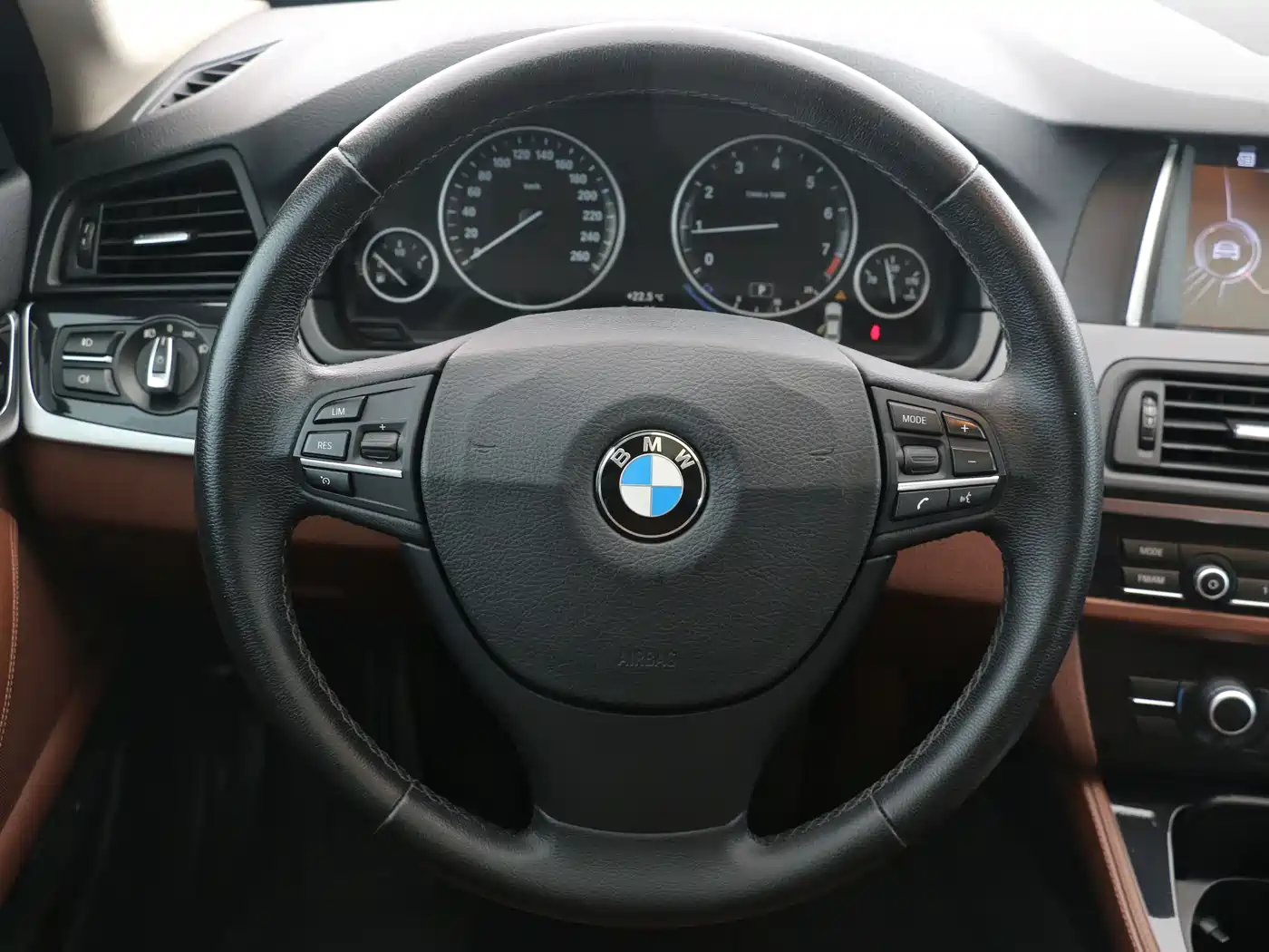 BMW 5 Series 2014 520Li Elegance фото 14