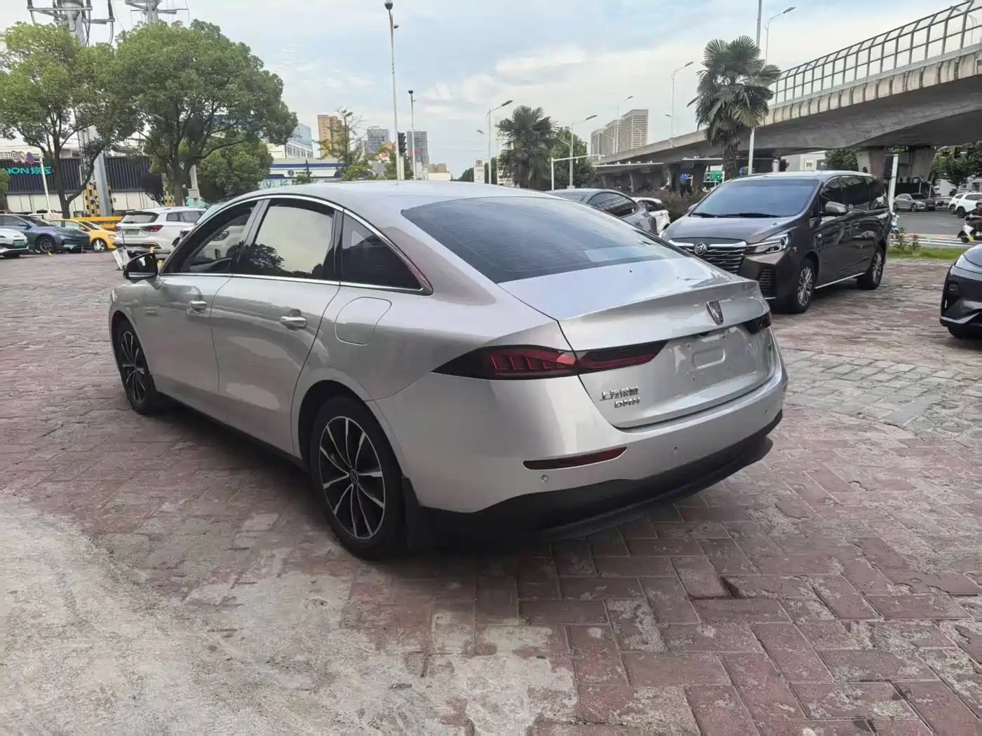 Roewe D7 2025 2025 Model DMH 125km World Champion Flagship Edition