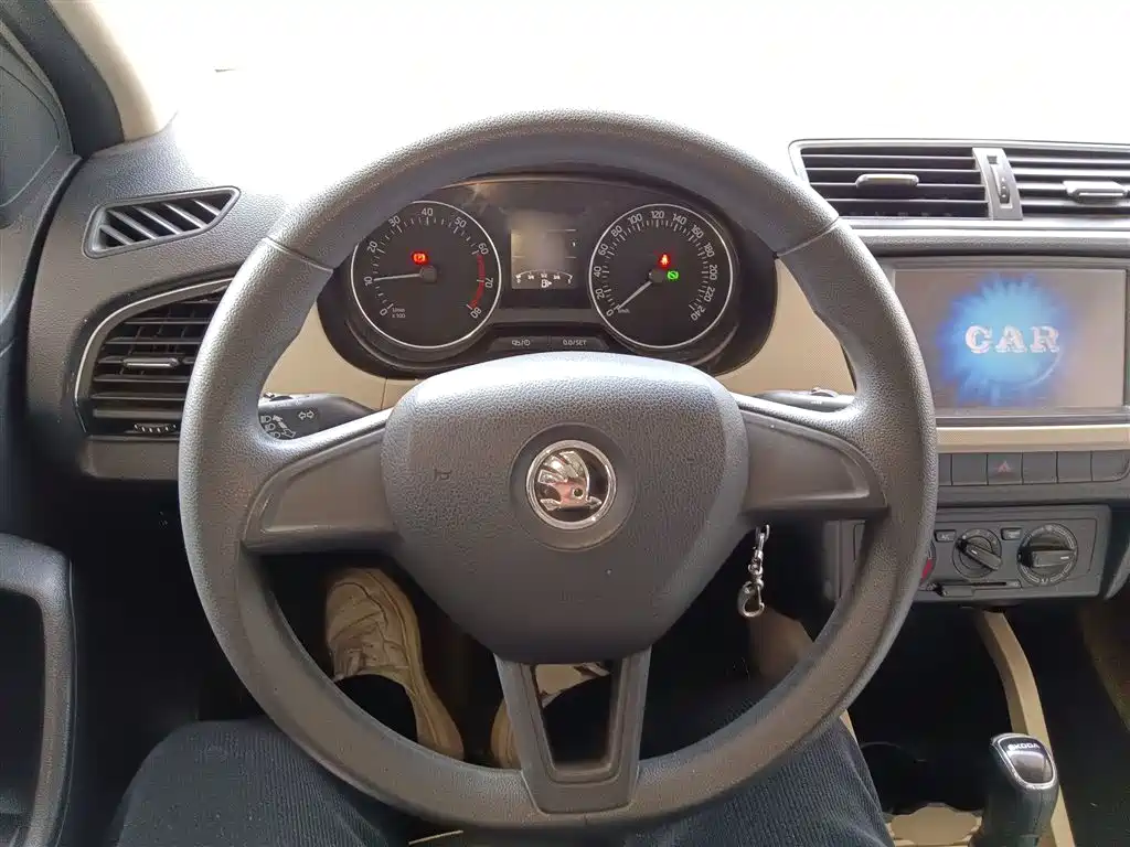 Škoda Fabia 2015 1.6L Automatic Innovation Edition фото 11